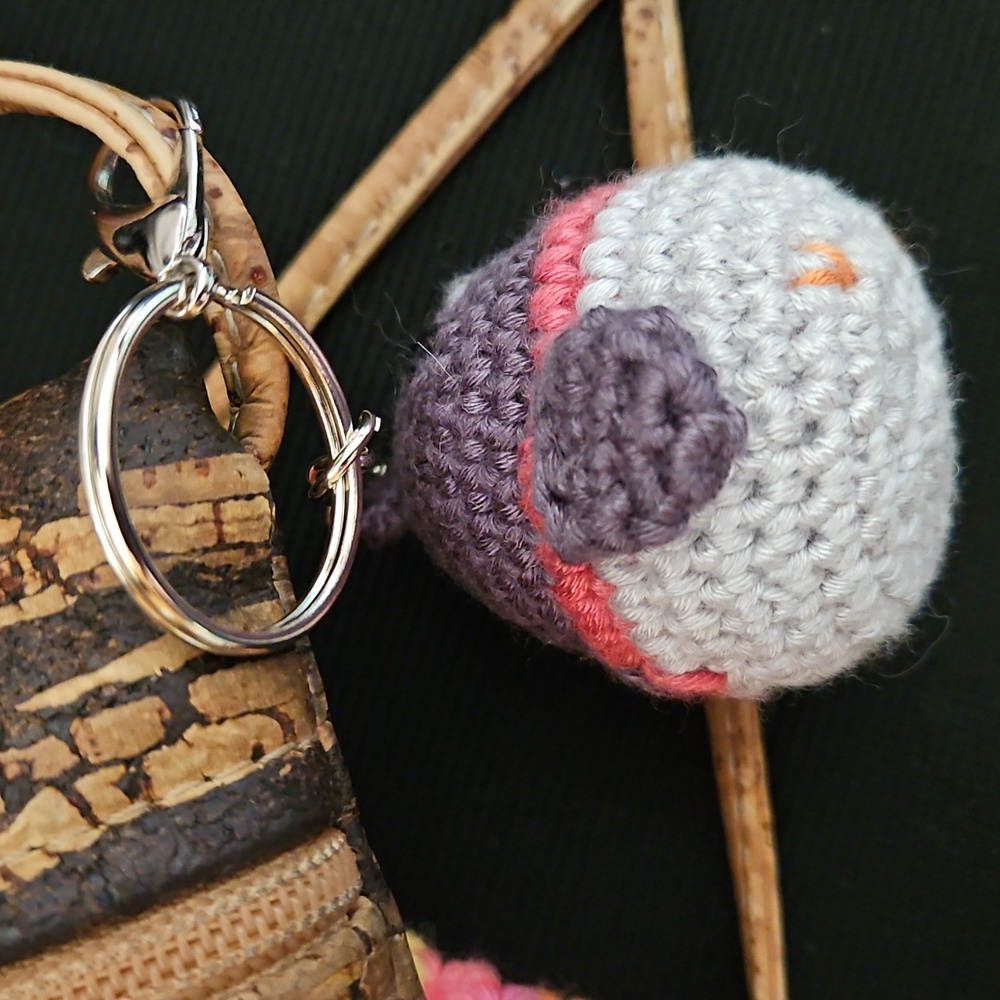 Pigeon Keychain - Picture 4 of 6